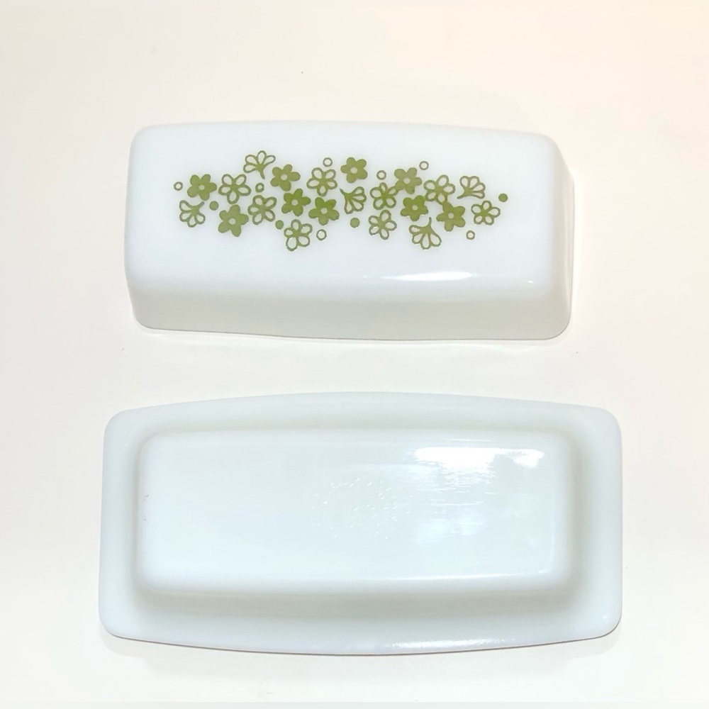 🌹🍃Vintage 70’s PYREX White Milk Glass Butter Dish w/ Spring Blossom Pattern - Picture 2 of 8